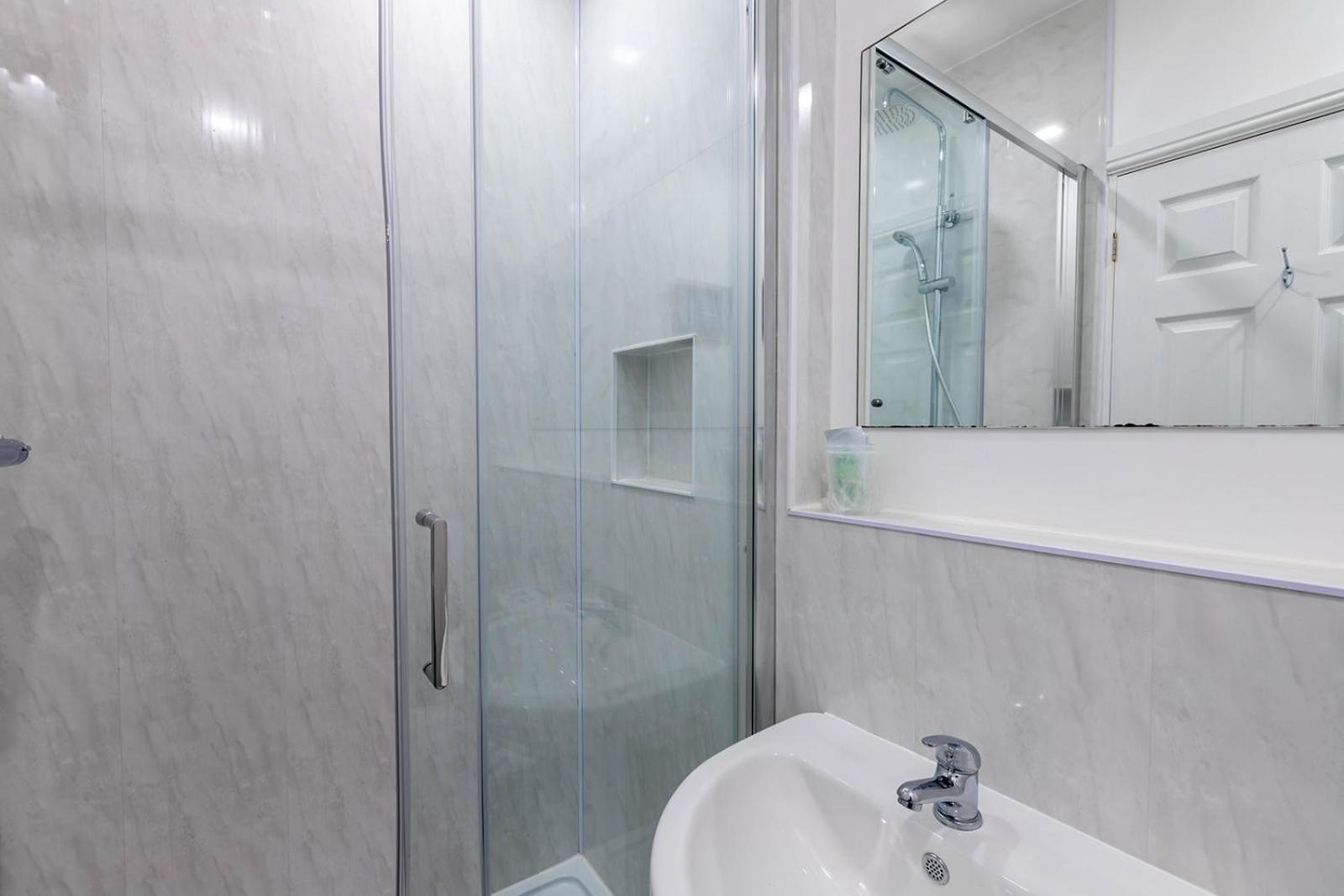Windermere Studio Rooms - With Free Car Parking Onsite 외부 사진