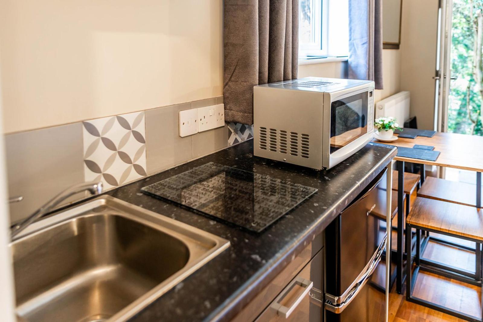 Windermere Studio Rooms - With Free Car Parking Onsite 외부 사진